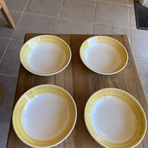 Vintage yellow border small bowls (4)