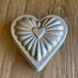 Vintage Mirro aluminum heart mold