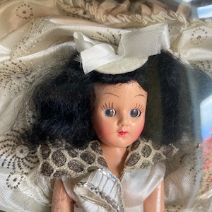 Vintage Dolls of all Lands Snow White doll in original box