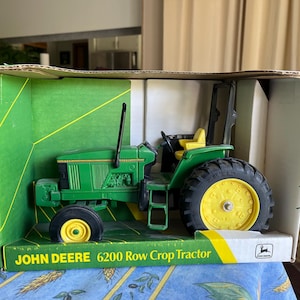 Vintage Ertl John Deere 6200 Row crop tractor in original box ( 1/16 scale )