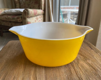 Vintage yellow Pyrex (475-B)