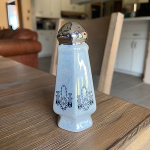 Vintage art deco shaker