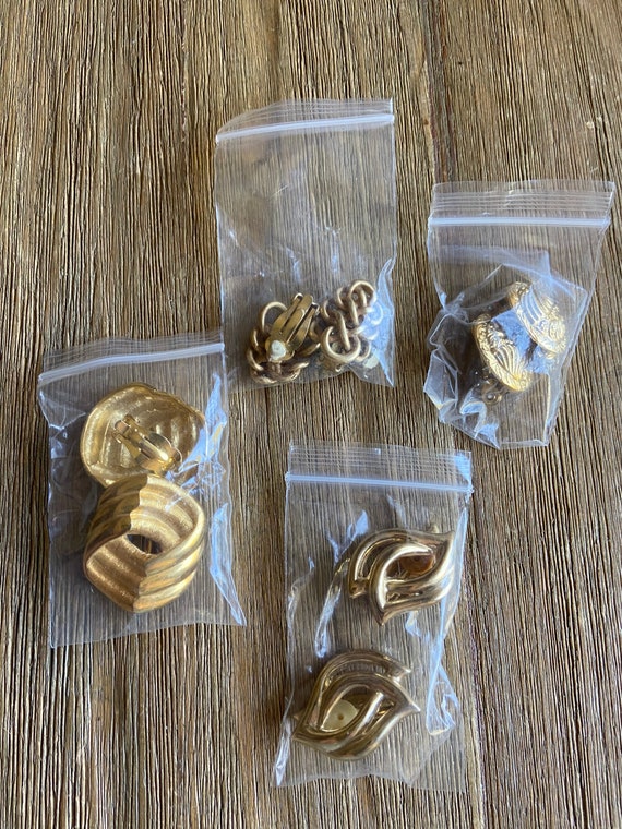Vintage gold toned clip on earrings lot (4) - image 1