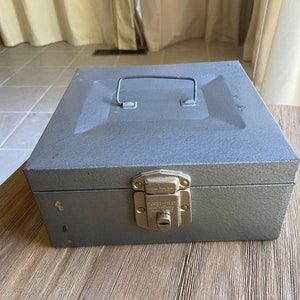 Vintage porta file box