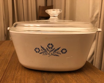 Vintage Cornflower 2 1/2 qt Corning casserole  with lid