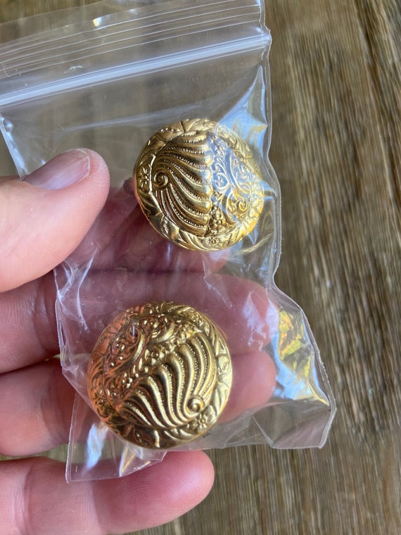 Vintage gold toned clip on earrings lot (4) - image 3