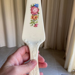 Vintage ceramic cake spatula