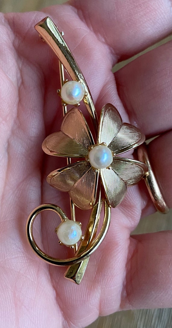 Vintage clover with pearls brooch