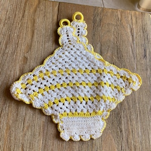 Vintage crocheted potholder