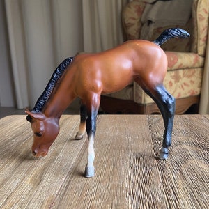 Vintage grazing brown Breyer horse