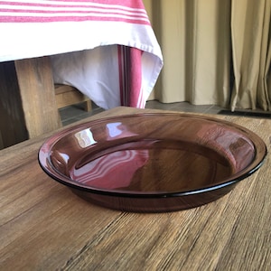 Vintage Pyrex cranberry color pie dish