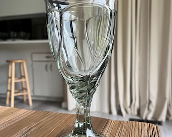 Vintage Noritake Sweet Swirl Light Green Wine goblet (6 3/4 inches )