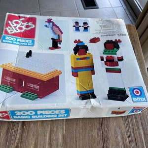Vintage Loc Blocks (395 pieces )