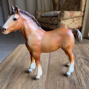 Vintage brown Breyer horse