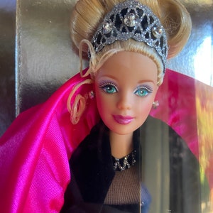 Vintage 1998 Happy Holidays Barbie new old stock