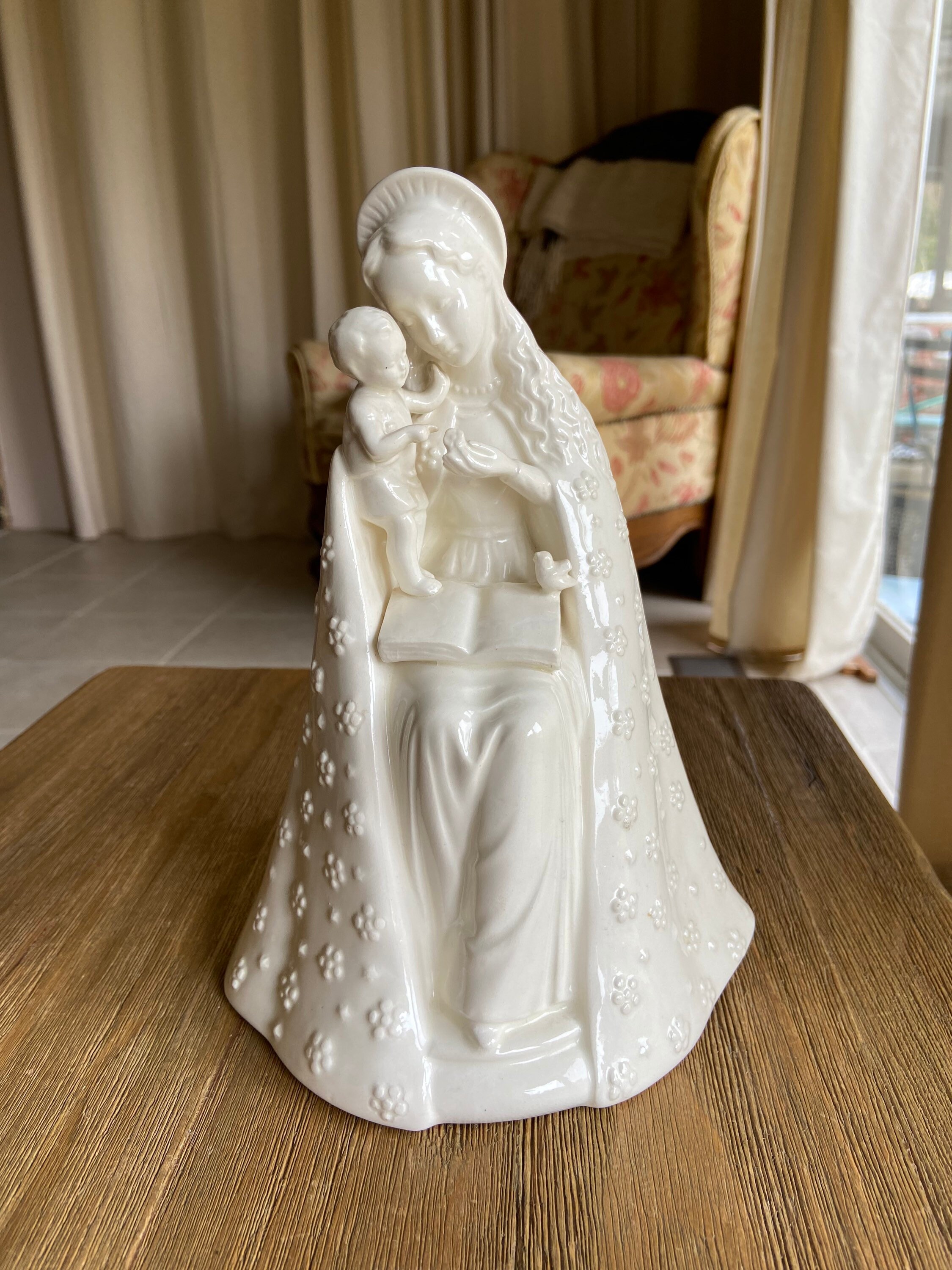 フンメル人形 Flower Madonna 聖母マリアとイエス・キリスト フンメル人形 Flower Madonna 聖母マリアとイエス・キリスト