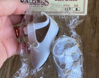 Vintage Tallina’s white doll shoes ( size 6)