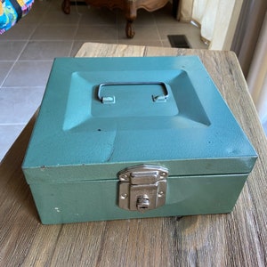 Vintage Hamilton Porta a File-green metal box with key