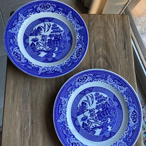 Vintage blue Willow Ware dinner plates (2)