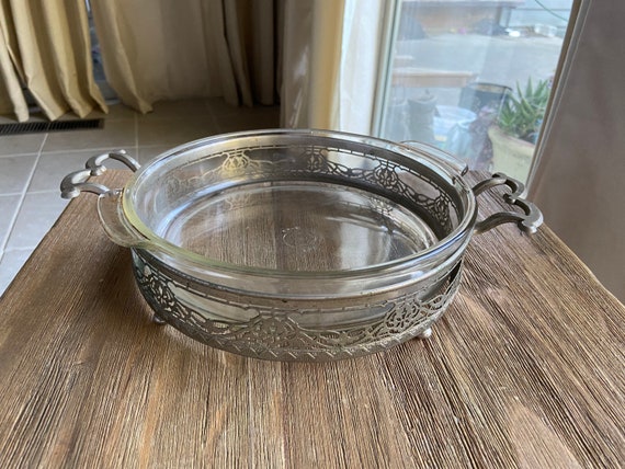 Vintage Pyrex Dish With Metal Carrier 