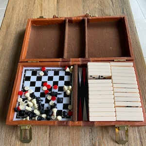 Magnetic Checkers/chess and dominoes in case