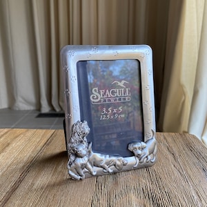 Vintage Seagull Pewter picture frame (dogs)