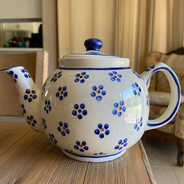 Polish ceramic Boleslawiec daisy dots teapot