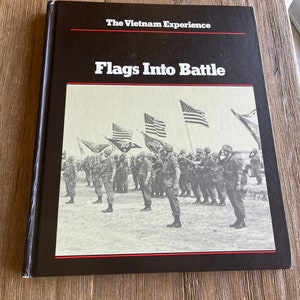 Vintage The Vietnam Experience Flags into Battle book