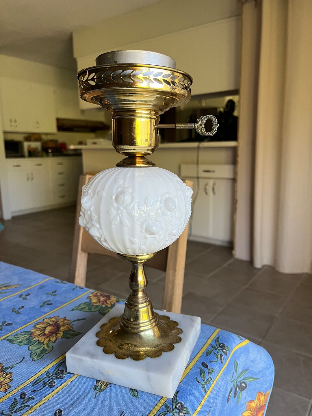 Vintage Milk Glass and Brass Table Lamp - Etsy Canada
