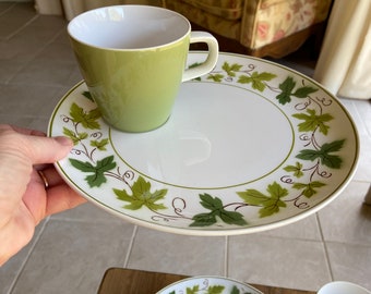 Vintage Green Wood Greenfield snack plates with cups (8 pieces )