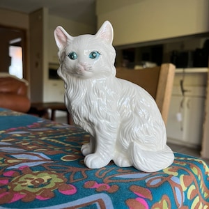 Vintage white kitty ceramic figurine