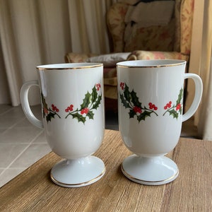 Vintage Christmas Holly mugs (2)