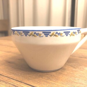 Set of 4 vintage cups