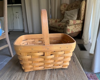 Vintage 2002 Longaberger basket with handle