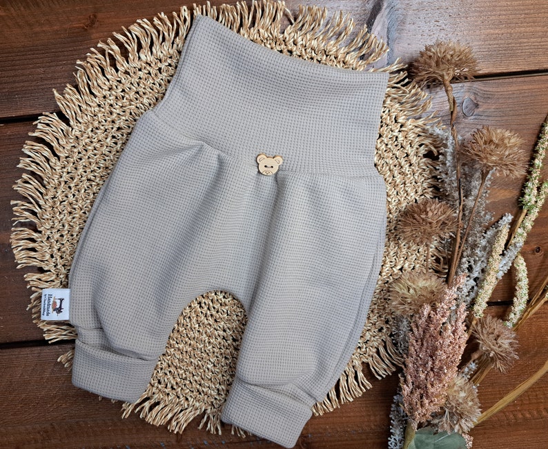 BabySet/genderneutral/verschiedene Größen/Sweater Rippjersey taupe/weiß gestreift/Pumphose Waffeljersey crema/Geschenk zur Geburt/Babyparty Bild 2