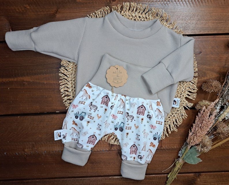 BabySet/genderneutral/verschiedene Größen/Sweater Waffeljersey crema/Pumphose Jersey Bauernhof/Geschenk zur Geburt/Babyparty Bild 1