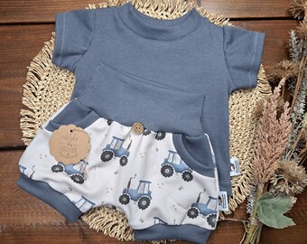 Baby Sommer Set/verschiedene Größen/genderneutral/Kurzarmshirt Rippjersey blaugrau/Pumphose kurz FrenchTerry Traktor/Geschenk zur Geburt