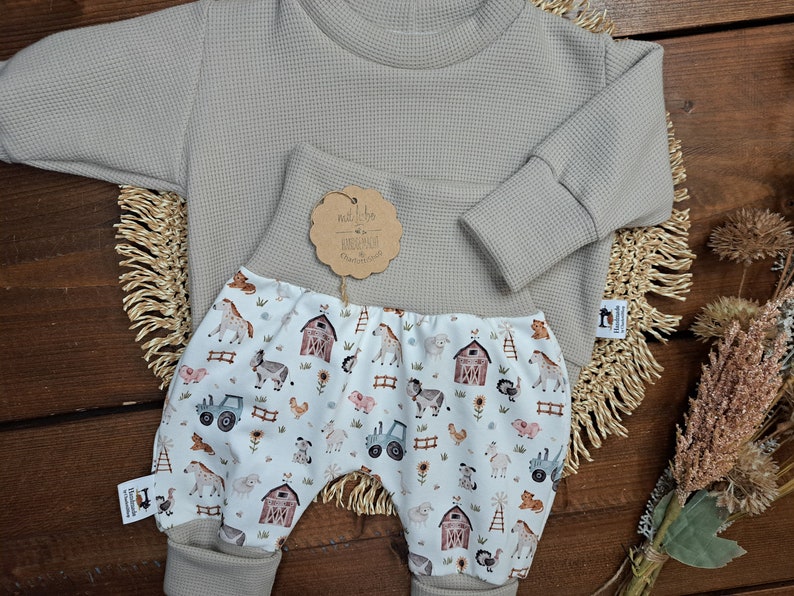 BabySet/genderneutral/verschiedene Größen/Sweater Waffeljersey crema/Pumphose Jersey Bauernhof/Geschenk zur Geburt/Babyparty Bild 6