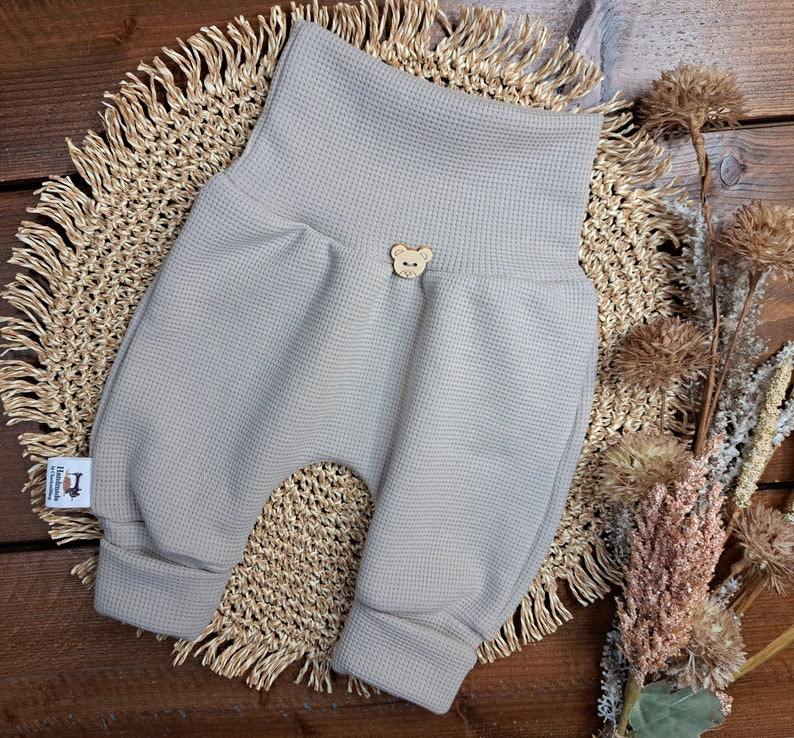 BabySet/genderneutral/verschiedene Größen/Sweater Rippjersey taupe/weiß gestreift/Pumphose Waffeljersey crema/Geschenk zur Geburt/Babyparty Bild 3