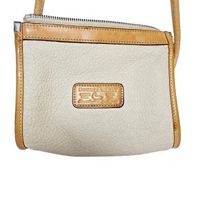 Borsa a tracolla vintage Dooney & Bourke anni &#39;80 in pelle color cuoio e avorio, piccola, realizzata negli USA