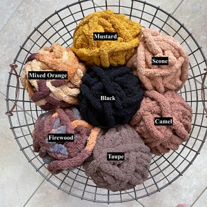 Size LARGE Chunky Collection Cat Bed! - NEW May COLORS made to order Dog bed knit cat bed handmade fluffy soft pet bed, gift pet present