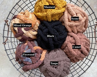 Size LARGE Chunky Collection Cat Bed! - NEW May COLORS made to order Dog bed knit cat bed handmade fluffy soft pet bed, gift pet present