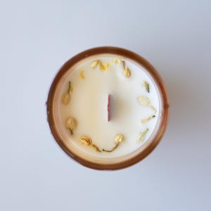 Hand Poured Soy Candle, Wood Wick, Aromatherapy, Dye Free Bild 13