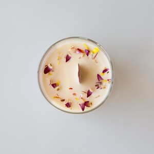 Hand Poured Soy Candle, Wood Wick, Aromatherapy, Dye Free Bild 11
