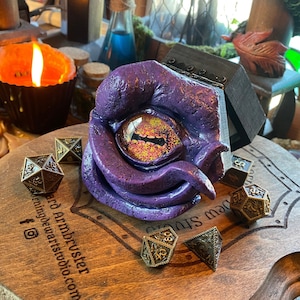 Caixa de dados DND personalizada | Fabricado nos EUA | Caixa de dados de RPG | Armazenamento em miniatura de D&D | Caixa de dados Mindflayer pequena | Presente nerd para namorado