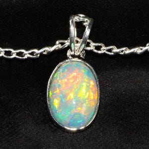 Ethiopian Opal Pendant Necklace: 10.75 Crt Oval Fire Opal, Sterling Silver.