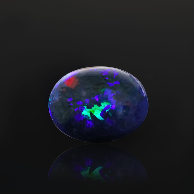 33.00 crt Cabochon Ethiopian Opal Stone: October Birthstone. image 2