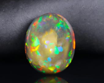 Ópalo welo etíope negro, piedra preciosa de cabujón ovalado (19,40 quilates) Calidad AAA.