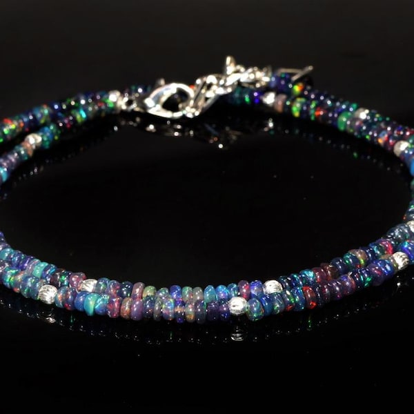 Collana con perline in autentico opale Welo etiope: delicato gioiello con pietre preziose.