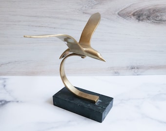 Sculpture d'oiseau vintage en laiton : décoration Mid-Century moderne sur socle en marbre